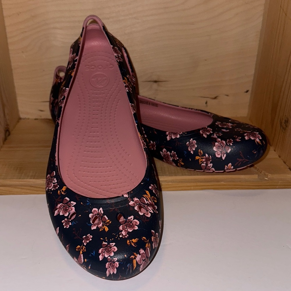 Crocs Kadee floral flats. Sz 11 women’s